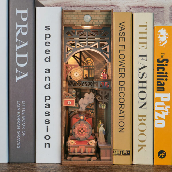 Book Nook The Steam Age - Image 3