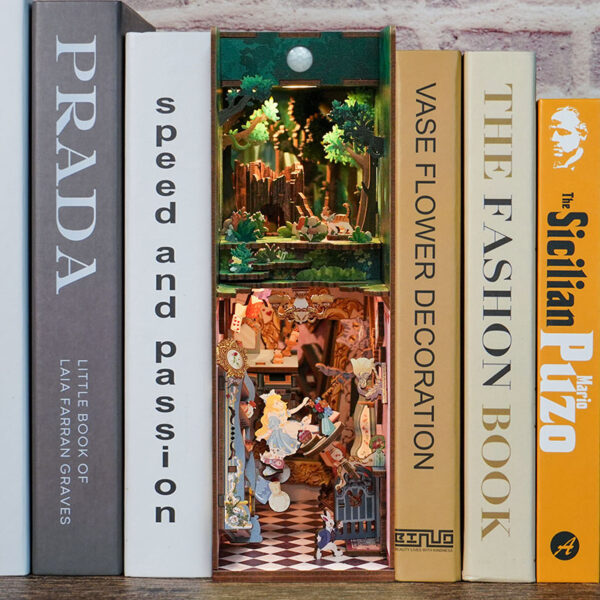 Book Nook Alice in Wonderland - Image 3